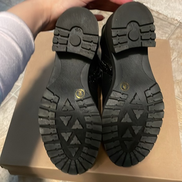 Black boots
Inch in a half heel - Picture 6 of 7